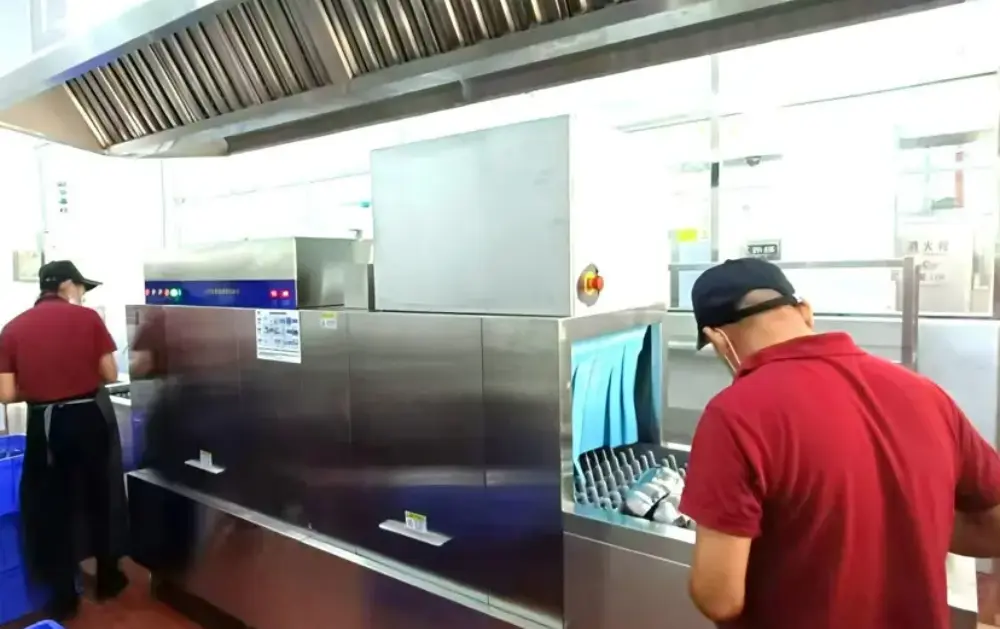 דוגמאות ליישום מדיח כלים מסחרי: שימושים חיוניים בענפים שונים